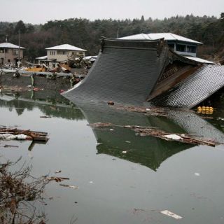 Primer ministro japonés cancela inspección en zona afectada por tsunami