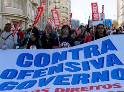 Opositores en protesta de reformas. Éste último plan de ajustes es el cuarto en doce meses. REUTERS  /