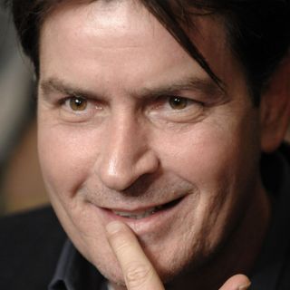 ¿Olvidará CBS acusaciones de Charlie Sheen?
