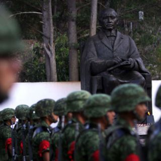 Conmemoran natalicio de Benito Juárez