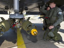 En el tercer día de intervención todavía no hay un mando integrado de las respectivas fuerzas armadas. EFE  /