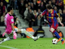 Lionel Messi en busca de una anotación en su duelo ante el Getafe. AFP  /