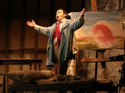 José Adán Pérez aparece en la imagen en su actuación en ''La Bohemia'' en Los Ángeles. EFE  /