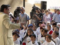 Estudiantes de primaria, en compañía de Aristóteles Sandoval, visitaron el parque Los Colomos. A. CAMACHO  /