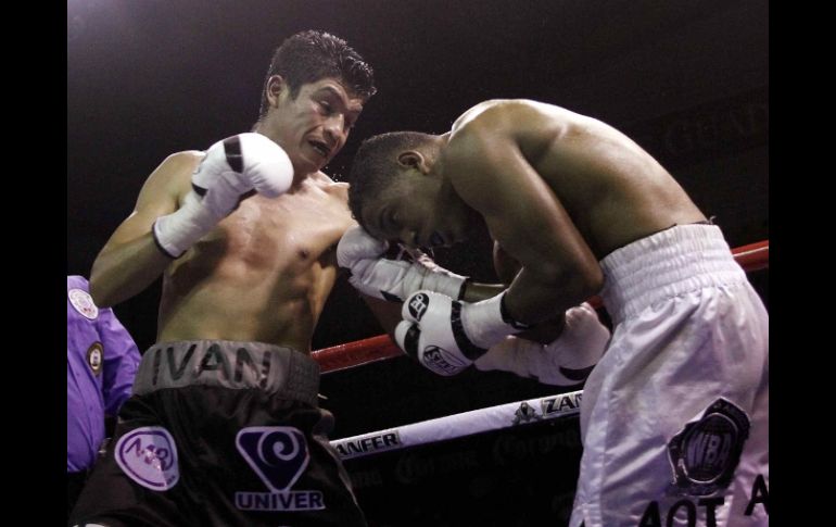 El boxeador jaliscience Jorge Solís durante un combate en Guadalajara. MEXSPORT  /