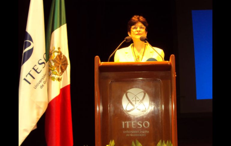En su ponencia, Guadalupe Morfín cuestionó la lucha del Gobierno Federal en contra del narcotráfico. R. ZAPATA  /