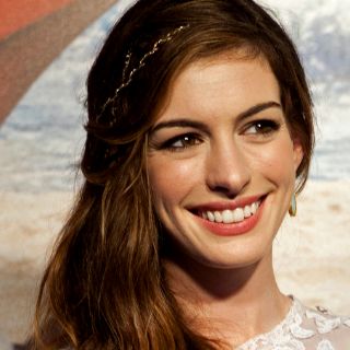 Anne Hathaway conquista a los brasileños