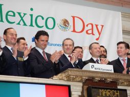 El embajador mexicano, Arturo Sarukhán (centro), y los directivos de casi una treintena de compañías mexicanas. EFE  /