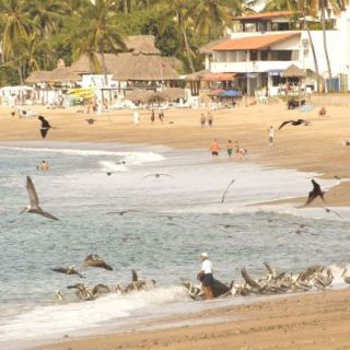 Gobernador presume playas limpias