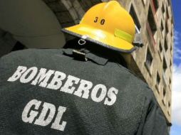 Alrededor de 80 bomberos lograr acabar con las llamas de un incendio que arrasó con casi dos hectáreas. ARCHIVO  /