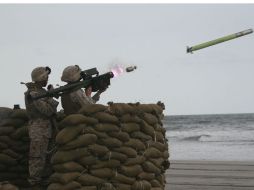 Militares estadounidenses disparan un misil Stinger, como parte de un entrenamiento. ESPECIAL  /