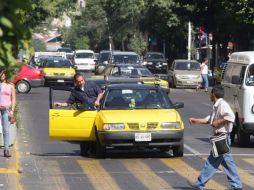 Tras el aumento del 34% en las tarifas de taxis, hay preocupación por la competencia desleal en el servicio. A. CAMACHO  /
