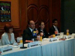 La directora Ericilia Gómez, el secretario de Cultura de Jalisco Alejandro Cavrioto y Martha Venegas dieron los avances. ARCHIVO  /