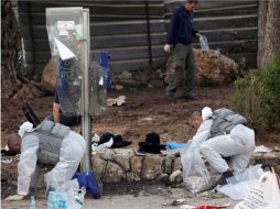 Fuerzas de seguridad cercaron la zona y supervisaron el área en busca de otros paquetes u objetos sospechosos. EFE  /