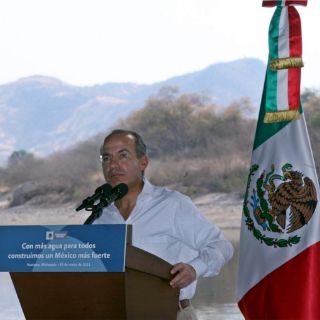 Calderón señala que México padece estrés hídrico