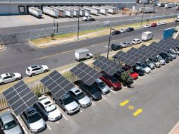 La empresa Fresenius Medical Care ha iniciado con la implementación de paneles para el aprrovechamiento de la luz. S. NÚÑEZ  /