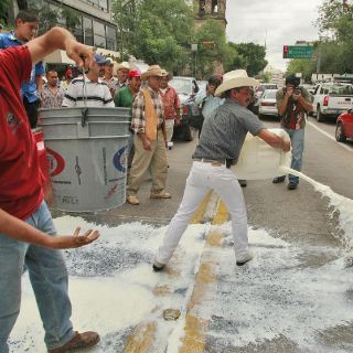 Los lecheros reanudarán sus protestas en todo el país