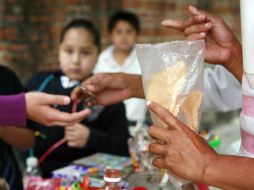 Las pequeñas empresas que venden alimentos en escuelas carecen de dinero para adecuar sus productos. A. GARCÍA  /