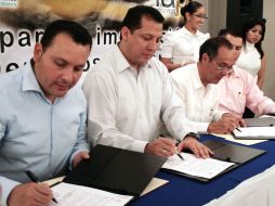 Raúl Plascencia Villanueva (izquierda), abogado de los derechos humanos en México. EL UNIVERSAL  /