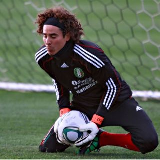 'Chicharito' recomienda a Ochoa en el ManU
