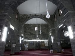Vista interior de la mezquita de Daraa, Siria, donde la policía disparó a miles de personas que se manifestaban. EFE  /