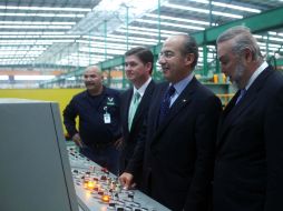 Felipe Calderón en una planta de Grupo Villacero, durante una gira por Nuevo León. EL UNIVERSAL  /