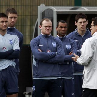 El juego aéreo del 'Chicharito' es lo que más me sorprende: Rooney