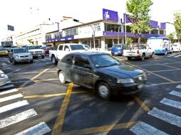 En el cruce de Hidalgo y Enrique Díaz de León se implementó la nueva señalización. A. HINOJOSA  /