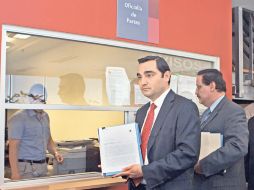 Antonio Morales de la Peña, titular de la Procuraduría General del Consumidor, presenta la denuncia ante la CFC. EL UNIVERSAL  /