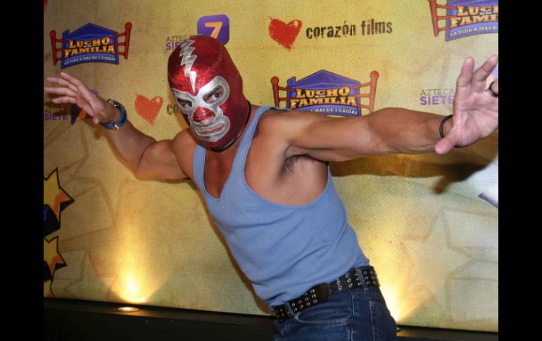 Rodolfo Arias interpreta al Rayo Escarlata, un luchador que vuelve al ring luego de una década de retiro. EL UNIVERSAL  /