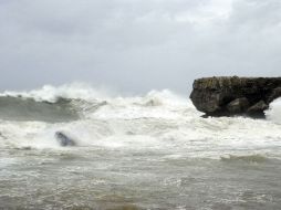 El tamaño de las olas creció un siete por ciento. EFE  /