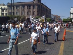 Miembros del COBAEJ marcharon por calles de la ciudad para solicitar mejoras laborales. I. GONZÁLEZ  /