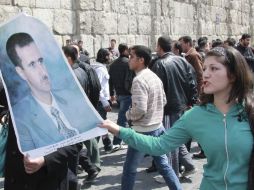 Miles de personas salieron a la calle para protestar contra el gobernante, Bashar al Asad. REUTERS  /