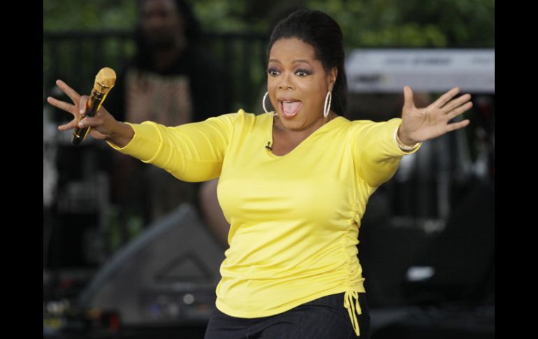 La conductora estadounidense anunció a través de su Twitter que está trabajando duro en los shows finales. AP  /