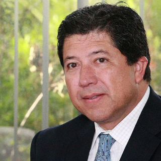 Alista SEJ iniciativa para tipificar venta de plazas como delito grave