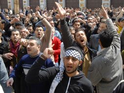 Al menos 20 personas murieron en Siria por disparos de la policía al dispersar una manifestación en contra del gobierno. AP  /