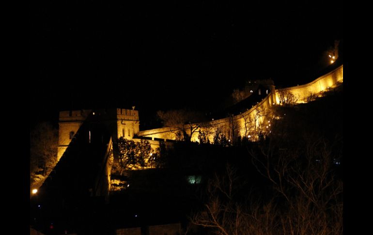 Vista general de la Gran Muralla China durante la Hora del Planeta. REUTERS  /