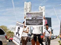 Los 30 jóvenes que participaron en la actividad, consiguieron hablar con decenas de conductores. E. PACHECO  /