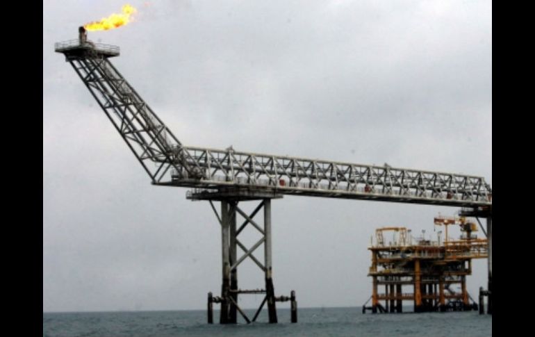 La meta es mantener la capacidad a 3.5 millones de barriles por día en el 2012. ARCHIVO  /