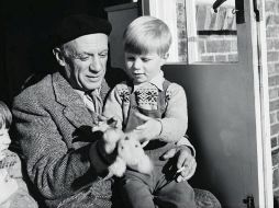 Cedida por Siruela de Pablo Picasso y Anthony Penrose en la visita que el pintor malagueño hizo a Farley Farm en 1950. EFE  /