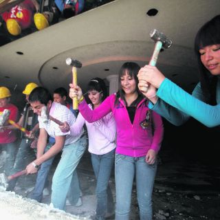 Demolición simbólica de la discoteca New’s Divine