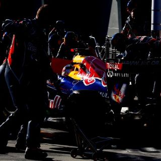 Vettel, con intención de tener 'los pies en el suelo'