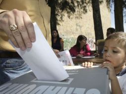 Las mesas receptoras de votos en esta consulta están ubicadas en espacios públicos como zonas comerciales y recreativas. ARCHIVO  /