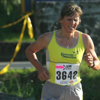 Wanda Panfil gana maratón a los 52 años