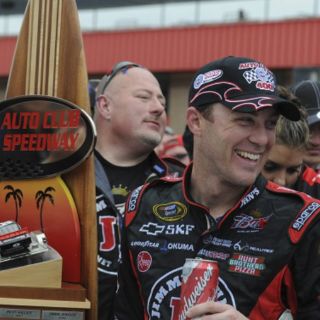 Harvick gana prueba de la Serie Sprint