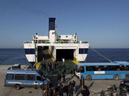 Ferrys evacuan a 850 inmigrantes a centros de Italia. EFE  /