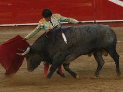 Joselito Adame ha estado muy dispuesto y animado, tanto de capote, así como cubriendo el segundo tercio. M. FREYRÍA  /