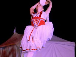 La agrupación invitada estuvo acompañada por los integrantes del taller coreográfico del CUAAD. A. HINOJOSA  /