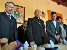 De izquierda a derecha, el gobernador de Jalisco, el cardenal, Miguel Castro y Aristóteles Sandoval. S. NÚÑEZ  /