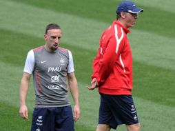 El futbolista, Franck Ribery, y el entrenador Laurent Blanc, en una sesión de entrenamiento. AFP  /